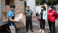 Kali ini dukungan itu datang dari Blibli bersama para mitranya yang menyerahkan APD dan konsumsi untuk team medis yang bertugas mengawal Corona senilai Rp 1 Miliar. Foto: dok. RSPAD