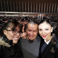 Lucy adalah wanita muda. Usianya bahkan beda 23 tahun dari Rodrigo. Ia bahkan sempat bingung pada awal digoda oleh Rodrigo saat ia masih menjadi pelayan di sebuah bar. Lantaran saat itu, Rodrigo terang-terangan menggodanya dihadapan sang istri.  Foto: Instagram