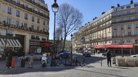 Mereka yang tinggal di Paris harus memiliki formulir izin meninggalkan rumah sekali dalam sehari. Selain itu, aturan kedua adalah tak boleh meninggalkan rumah lebih dari satu kilometer ke arah mana pun. Aturan ketiga yakni bagi yang keluar rumah tidak diperkenankan lebih dari satu jam (Foto: Katy Scott/CNN)