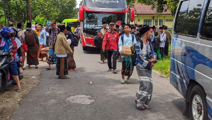 Tiba di Mojokerto, Ratusan Santri Lirboyo Jalani Pemeriksaan Suhu Tubuh