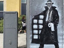 Deretan Mural Ini Ajak Warga Dunia Bersatu Lawan Corona