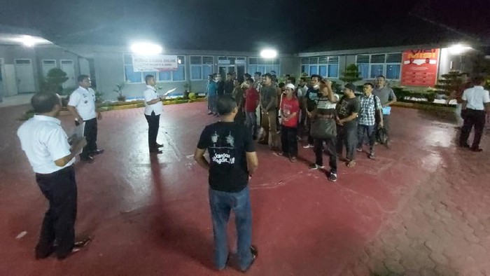 Sebanyak 39 warga binaan Lapas Kelas IIA Jambi dibebaskan.