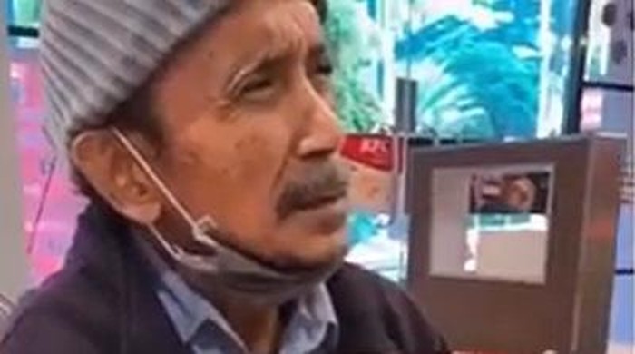 Sopir taksi ditraktir makan penumpang