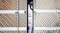 Jumlah kasus virus Corona di Amerika Serikat juga terus bertambah dan sejauh ini mencapai 163.429 kasus. AP Photo/John Minchillo.