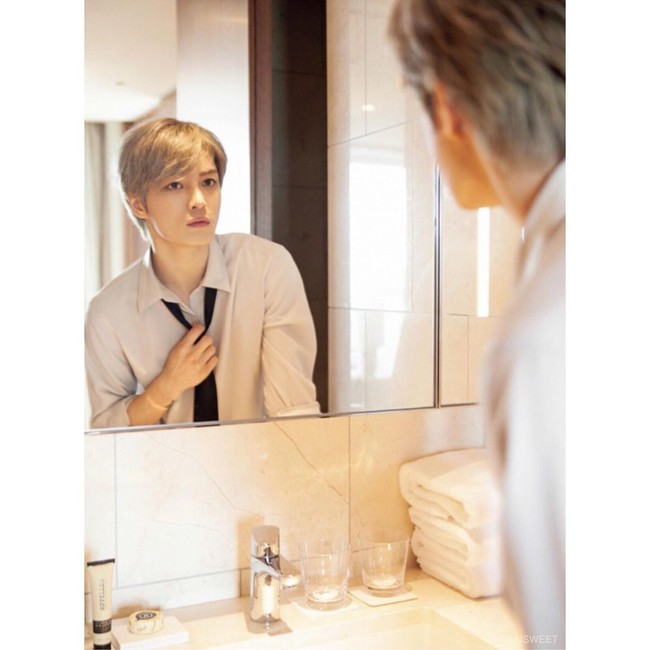 Saya terinfeksi virus corona. Itu kecerobohanku, mengabaikan semua yang telah diperingatkan oleh pemerintah, tulisnya. Mantan personel TVXQ itu juga mengumumkan kalau dia sedang menjalani perawatan di rumah sakit. Foto: Instagram/ @jj_1986_jj