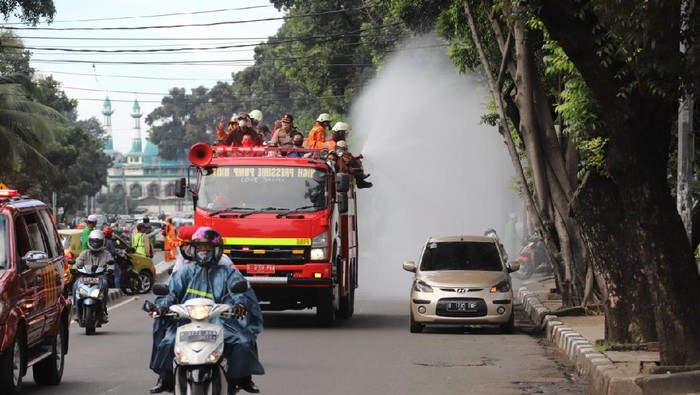 Penyemprotan disinfektan/Dok Istimewa Pemkot Jaksel