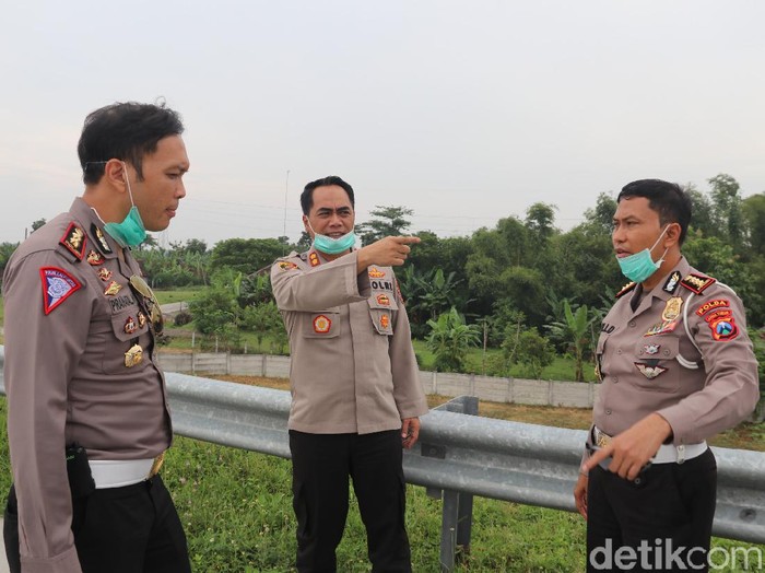 Polisi menyiapkan posko covid-19 di jalur perbatasan antarprovinsi di Ngawi. Posko itu ada di jalur arteri dan tol yang menjadi pintu masuk para pemudik ke Jatim.