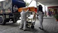 Data jumlah kasus Corona di Italia bertambah dari hari sebelumnya, Senin (30/3), dinas perlindungan sipil setempat melaporkan 756 kematian baru pada Minggu (29/3) waktu setempat. Tambahan saat itu menjadikan jumlah total korban meninggal akibat virus Corona di Italia mencapai 10.779 orang. Claudio Furlan/LaPresse via AP.