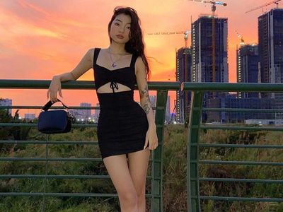 Model Dikecam, Pakai Baju Renang dari Masker Medis Saat Pandemi Corona