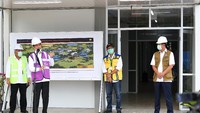 Dalam kunjungannya kali ini Presiden Joko Widodo didampingi Kepala BNPB Doni Monardo, Menteri PUPR Basuki Hadimuljono (serta Dirjen Cipta Karya Kementerian PUPR Danis H Sumadilaga.