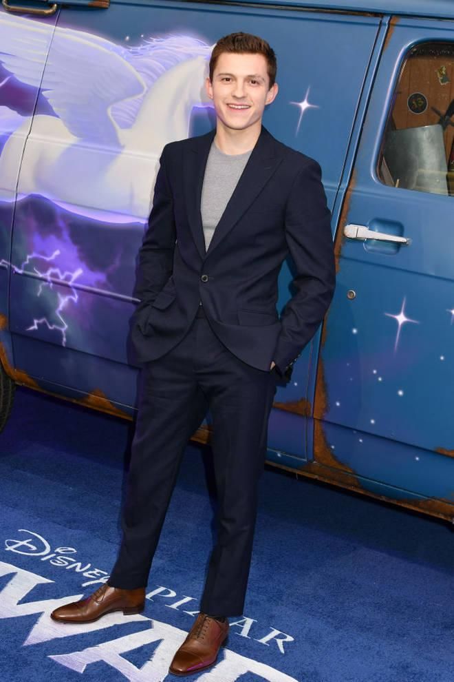 Tak Kebagian Telur, Tom Holland Pilih Pelihara 3 Ekor Ayam