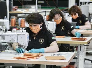 Intip Dapur Lamborghini yang Kini Produksi Masker
