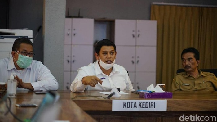 Imbauan dan larangan mudik atau pulang kampung telah digaungkan pemerintah. Untuk mengantisipasi adanya warga yang nekat mudik dan berstatus OPD dan PDP, Pemkot Kediri menyiapkan 2 gedung isolasi.