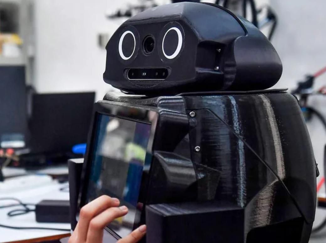 Robot di Thailand bantu dokter untuk merawat pasien positif virus corona.