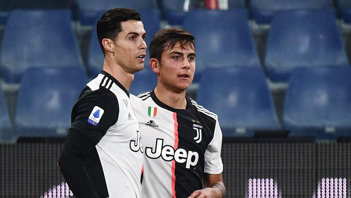 Paulo Dybala mengaku bahwa Cristiano Ronaldo kurang disukai di Argentina. (Foto: AFP/MARCO BERTORELLO)