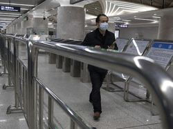 Canggih! Wuhan Pakai Aplikasi Social Distancing di Subway