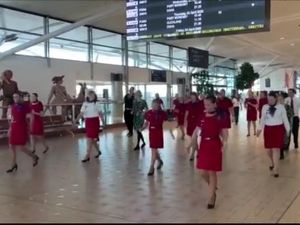 Tarian Perpisahan Pramugari Virgin Australia di Penerbangan Terakhir