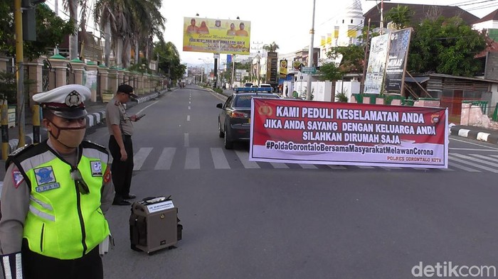 Sejumlah ruas jalan di Gorontalo ditutup sementara pada sore dan malam hari (Ajis Khalid/detikcom)