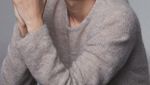 Ini Tampannya Lee Ji Hoon Saat Cicip Kopi dan Nongkrong di Resto