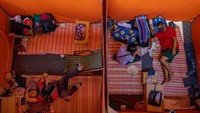 Pemerintah Filipina juga telah menutup Luzon, pulau terbesar dan terpadat di negara tersebut untuk mencegah penyebaran COVID-19.