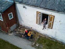 Potret Keseruan #JagaJarakDulu #DiRumahAja yang Diabadikan Drone