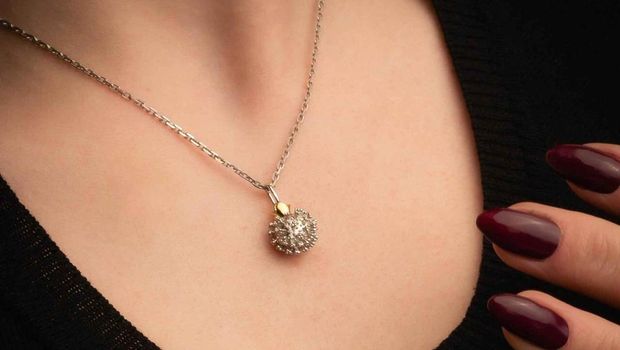 Brand Perhiasan Jual Liontin Bentuk Virus Corona, Dikritik Tak Sensitif