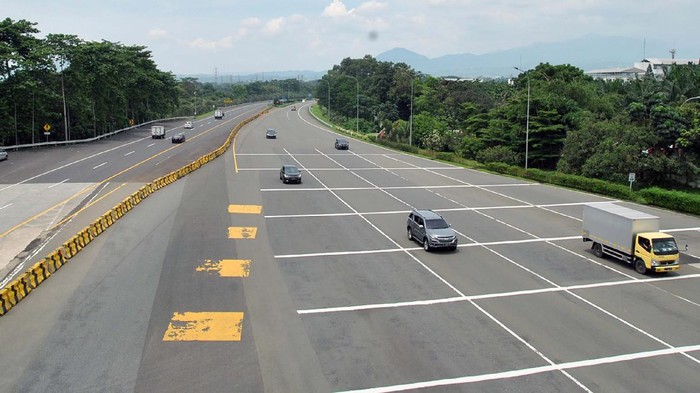 BPTJ Kemenhub keluarkan surat edaran soal pembatasan akses dan transportasi umum di Jabodetabek. Rencananya ruas jalan tol Jabotabek juga akan ditutup sementara