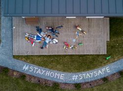 Potret Keseruan #JagaJarakDulu #DiRumahAja yang Diabadikan Drone