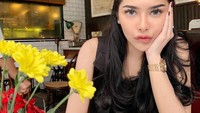 Pesta pernikahan antara Fahrul Sudiana dan Rica Andriani itu dianggap melanggap Maklumat Kapolri. Selain Fahrul, sosok Rica Andriani pun jadi sorotan publik. Sosok selebgram tersebut ternyata punya momen seru kuliner. Foto: Instagram @ricaandriani