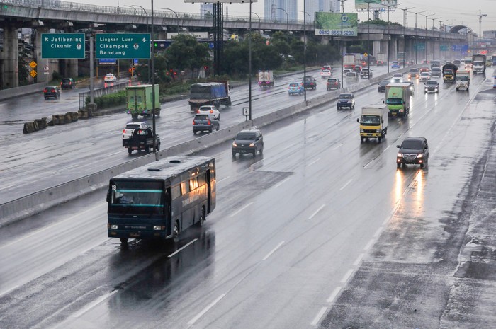Rencana Penutupan Ruas Jalan Tol di Jabodetabek BPTJ Kemenhub keluarkan surat edaran soal pembatasan akses dan transportasi umum di Jabodetabek. Rencananya ruas jalan tol Jabotabek juga akan ditutup sementara