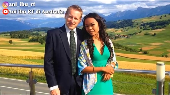 Ani pertama kali bertemu dengan Jurg saat dirinya masih menjadi Asisten Rumah Tangga (ART) di Hong Kong. Saat itu Jurg tengah ada perjalanan bisnis ke Hong Kong. Foto: Instagram dan Youtube