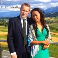 Ani pertama kali bertemu dengan Jurg saat dirinya masih menjadi Asisten Rumah Tangga (ART) di Hong Kong. Saat itu Jurg tengah ada perjalanan bisnis ke Hong Kong. Foto: Instagram dan Youtube