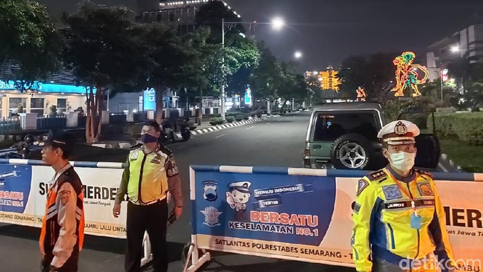 Penutupan jalan di Semarang cegah Corona