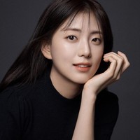 Wajah Kim Ji Yoom disebut sangat mirip Jisoo. Membuktikan bahwa keluarga mereka memang membawa gen yang bagus. Foto: Instagram/@jiyyoon_s2