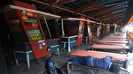 Aktivitas Warung Kaki Lima Loyo Terimbas Corona