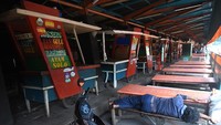 Sebagian pedagang bahkan telah mudik ke kampung halaman mereka.