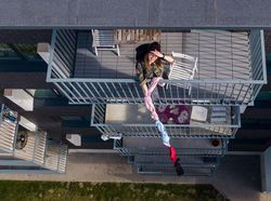 Potret Keseruan #JagaJarakDulu #DiRumahAja yang Diabadikan Drone