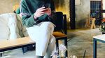 Ini Tampannya Lee Ji Hoon Saat Cicip Kopi dan Nongkrong di Resto