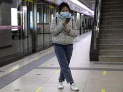 Canggih! Wuhan Pakai Aplikasi Social Distancing di Subway