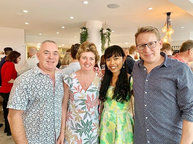 Wanita yang memiliki 83 ribu lebih subscriber ini mengungkapkan bahwa dirinya tak pernah berpikir sama sekali untuk bisa menikahi seorang bule. Cita-cita Ani adalah menjadi pemandu wisata. Namun karena terhalang biaya untuk melanjutkan pendidikan ke perguruan tinggi, setelah lulus SMP, Ani harus bekerja ke luar negeri. Foto: Instagram