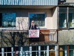 Potret Keseruan #JagaJarakDulu #DiRumahAja yang Diabadikan Drone