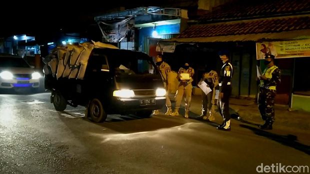 Lengangnya di Kota Pekalongan saat Jam Malam Mulai Diterapkan