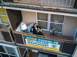 Potret Keseruan #JagaJarakDulu #DiRumahAja yang Diabadikan Drone