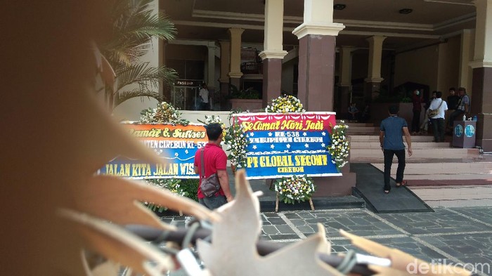 Karangan Bunga Hari Jadi Cirebon
