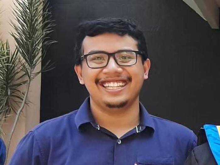 Rhesa H pernah jadi pasien positif covid-19 dan dinyatakan sembuh. Mahasiswa Fakultas Teknik Universitas Brawijaya (Unibraw) itu menyebut corona bukan aib namun wabah yang bisa menyerang siapa saja.