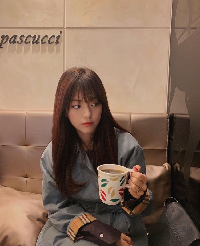 Kim Ji Yoon adalah kakak tercantik yang pernah ada, komentar netizen memuji wanita yang pernah berprofesi sebagai pramugari itu. Foto: Instagram/@jiyyoon_s2