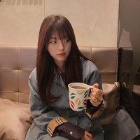 Kim Ji Yoon adalah kakak tercantik yang pernah ada, komentar netizen memuji wanita yang pernah berprofesi sebagai pramugari itu. Foto: Instagram/@jiyyoon_s2