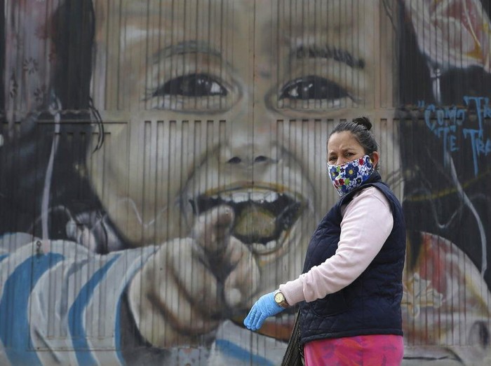 Masker kain bisa dijadikan masyarakat sebagai alternatif masker medis yang mulai langka, karena masker kain juga dapat menangkal penularan virus corona.