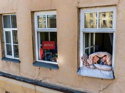 Potret Keseruan #JagaJarakDulu #DiRumahAja yang Diabadikan Drone