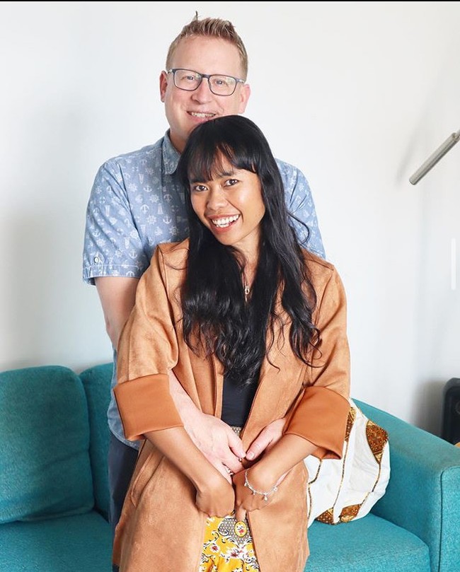 Kisah cinta Ani yang bertemu belahan jiwanya saat menjadi TKW ini mendapat banyak perhatian dari netizen. Melalui chanel YouTube Ani Ibu RT di Australia, Ani berbagi kisah cinta manisnya dengan pria bernama Jurg yang berasal dari Swiss, kini telah menjadi suaminya. Foto: Instagram
